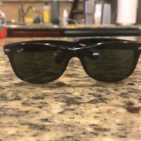 Ray-Ban Wayfarers - Picture 1 of 3